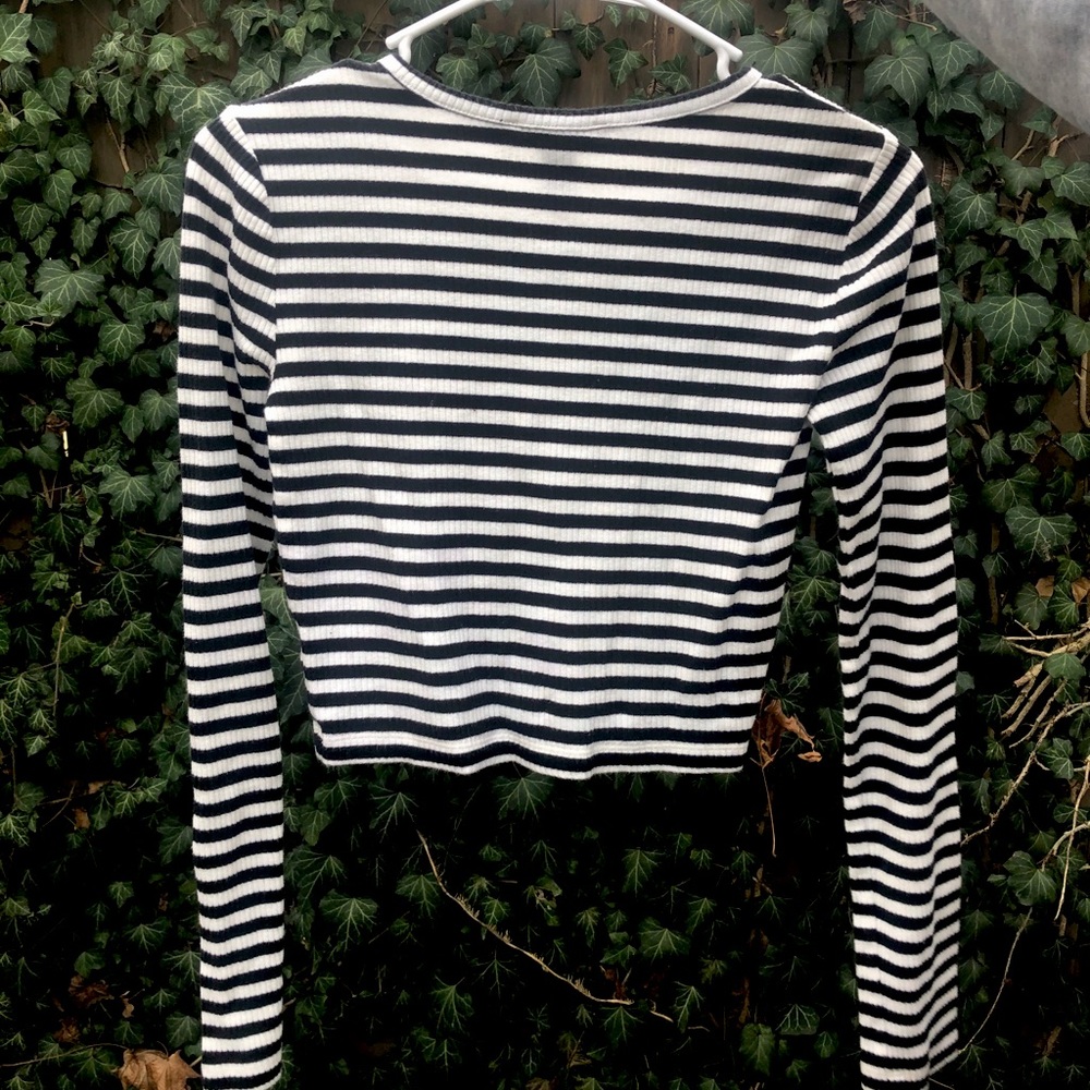 F21 SMALL Striped Long Sleeved Cropped Top!